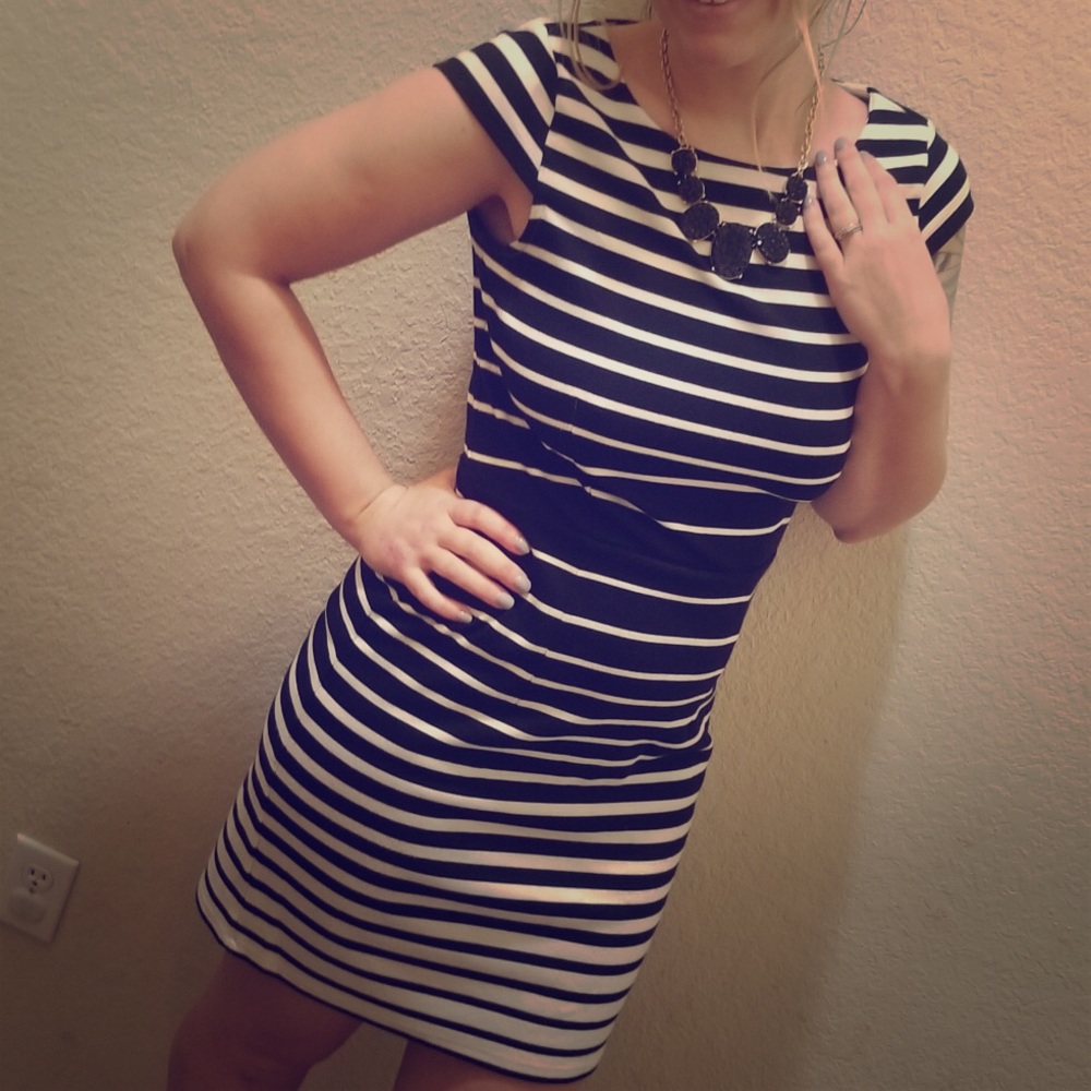 🦋Ann Taylor Loft Black/White Striped Flirty Dress